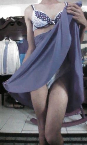 zdjęcie amatorskie Why do I need to take off my dress when you can lift up my skirt?