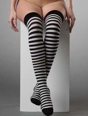 zdjęcie amatorskie Ruvi - leggings promotional shoot samples (1)