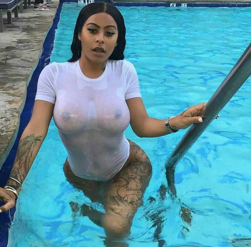 Busty girl at the pool Porn Pic - EPORNER