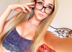 photo amateur Blonde in glasses