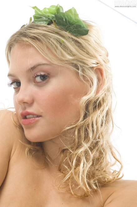 AmourAngels-Valya-ValeLeafs-0052