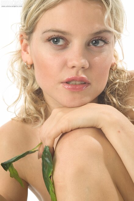 AmourAngels-Valya-ValeLeafs-0089