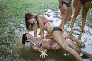 zdjęcie amatorskie Mud wrestling