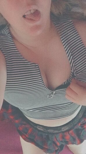 amateur photo A crop top that is too small and GG's is a recipe for fun ;)