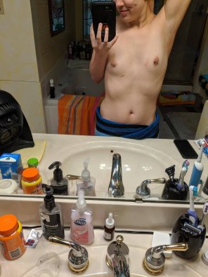 amateur pic Tiny tits and a towel