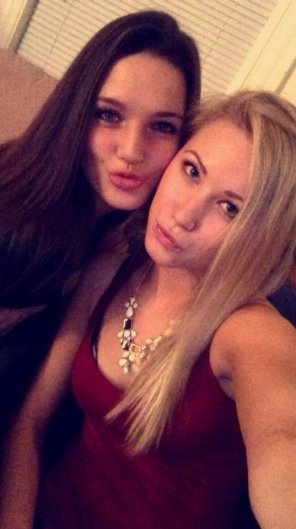 amateur-Foto Blonde & Brunette