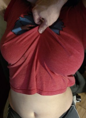 amateur pic IMAGE[Image] Unverified, but here are my girlfriend's natural, perky D cups. She'd love to get your opinions!