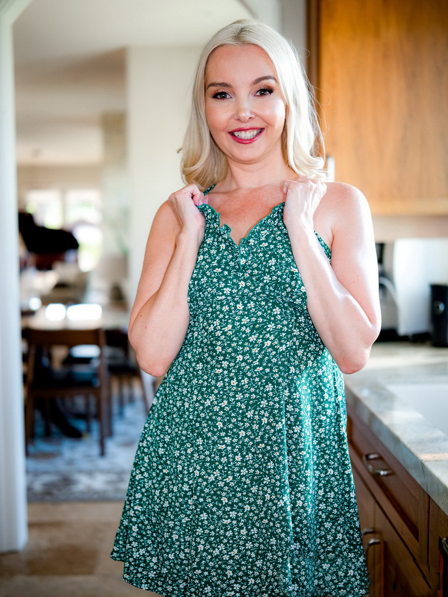 amateur photo Aaliyah Love 44yo - 1 (2)