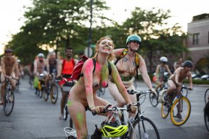 zdjęcie amatorskie Naked bike ride
