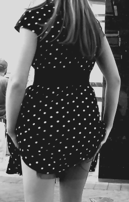 foto amadora Black and white artistry in dots
