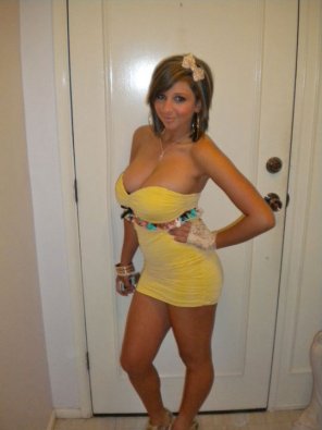 amateur photo yellow dress