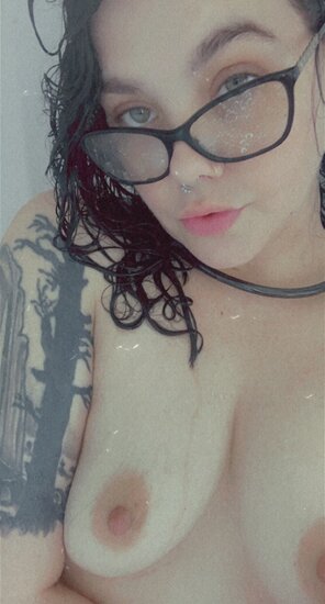 foto amatoriale Anyone wanna get wet with me?