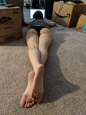 foto amatoriale Feeling a little boxed in this morning. Set me free? [f] [5'6, 102 pounds]