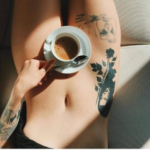 photo amateur Cream In Her Coffee