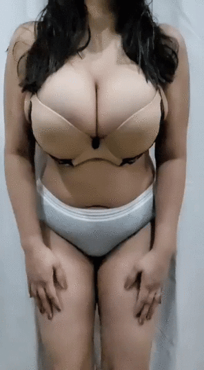 [F] Indian wife bouncing her big juicy tits in slow motion