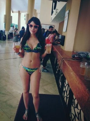 アマチュア写真 Green Bikini & Beer