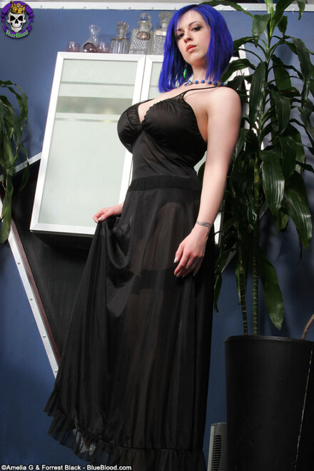 Goth girl Larkin Love cups her great tits while modeling solo_0003