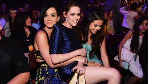 Katy Perry, Kristen Stewart and Selena Gomez are looking awkward & happy