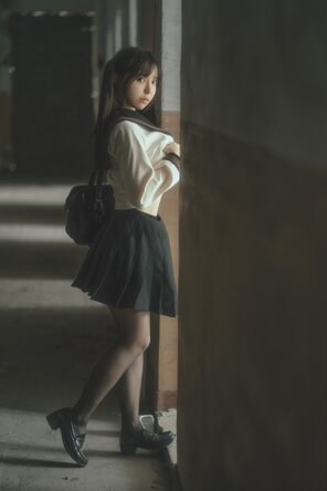 foto amatoriale YourDrg88 (六味帝皇酱) - 废墟JK (15)