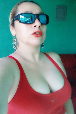 amateur pic Red lipstick