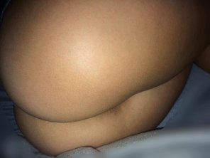 foto amateur It's barely seeable between her thick buns
