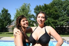 amateurfoto You show up to a pool party and see this-- what are you doing?
