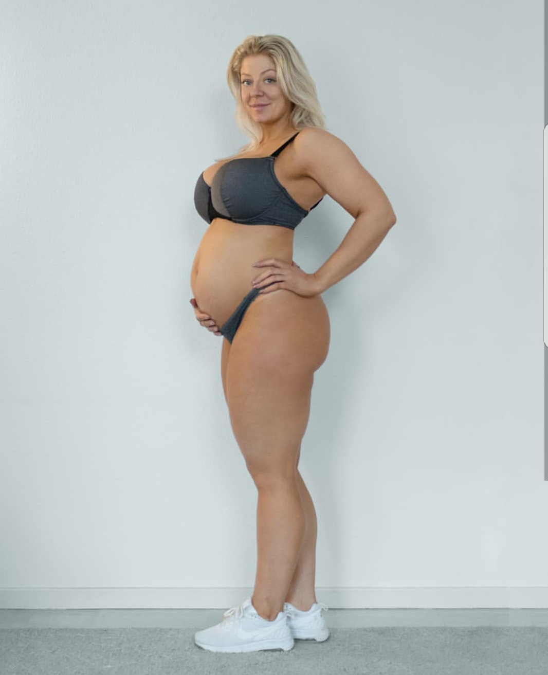 Thick and curvy Porn Pic - EPORNER