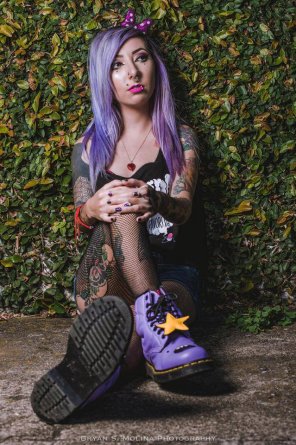 zdjęcie amatorskie Purple Is Her Color