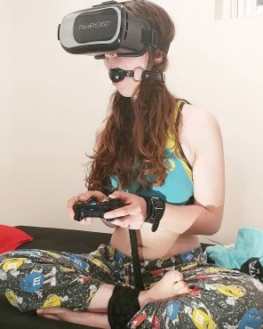 amateur pic Slave to her games.
