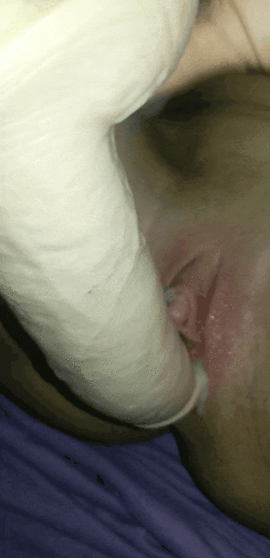 zdjęcie amatorskie My pussy covered in cum gripping on a big dildo
