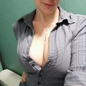 foto amateur [F] I love this shirt! I would love your hands inside it too ðŸ˜˜