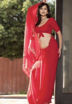 zdjęcie amatorskie Pari official Red saree Interviewsexhdin Indian Ftv Nude PicGallery