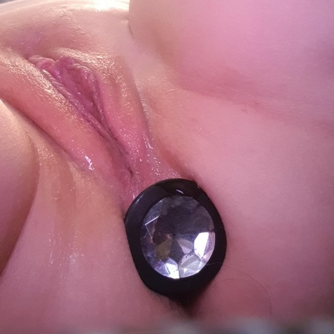 Are you bored with seeing this plug again? I'm not. Look how wet it makes me. [F]