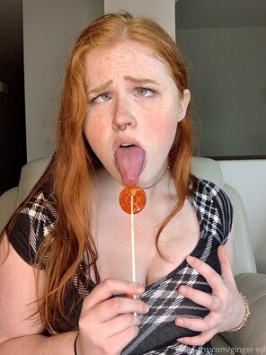 zdjęcie amatorskie ginger-ed-05-06-2020-45082573-This lollipop was watermelon flavored (