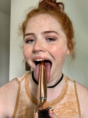 amateurfoto ginger-ed-10-07-2020-78890399-some girls masturbate with hairbrushes but i can confide