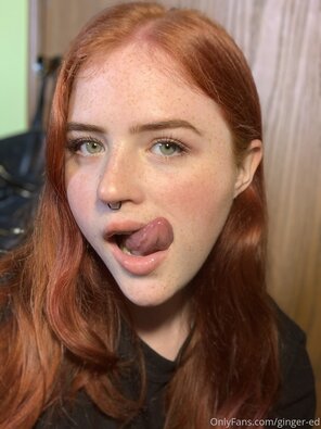 amateur pic ginger-ed-20-03-2020-26549208-I accidentally spit this makeup brush out