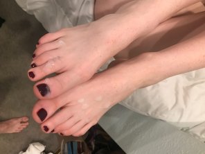 photo amateur Cummy toes ðŸ’¦ðŸ‘£