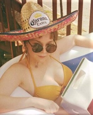 foto amatoriale Corona Party Girl