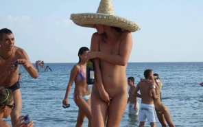 amateurfoto only a Sombrero to wear