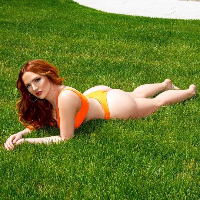 Redhead Fiona nude