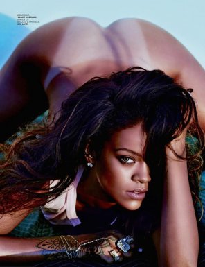 foto amadora Rihanna...I wish we had a view of the other side