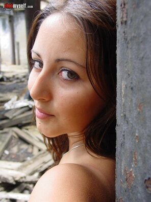 amateur photo karina-big-boobs-nude-outdoor-amateur-ishotmyself-14-800x1067