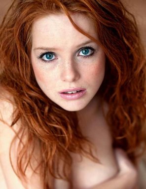 photo amateur Blue eyed redhead