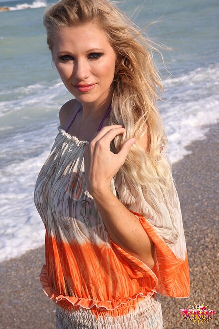 Nikita-Valentin-Bikini-002