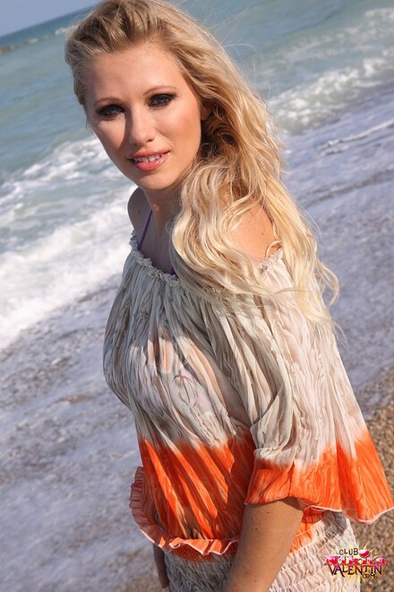 Nikita-Valentin-Bikini-003