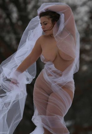 amateur pic Draped in white