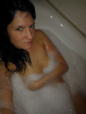 amateur pic Bathing Beauty Bathtub Black hair 