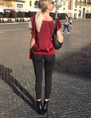 amateur pic When in Rome...