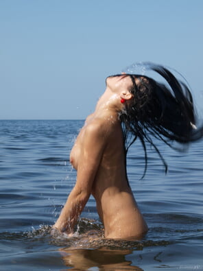 foto amateur stunning_mermaid-on-stone_rusya_high_0118