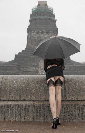 foto amatoriale A dark umbrella...